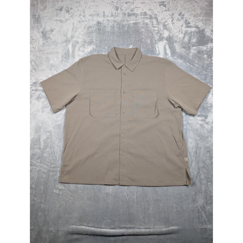 Lululemon Shirt Mens XL Beige Solid Relaxed Short Sleeve Button Up Double Pocket
